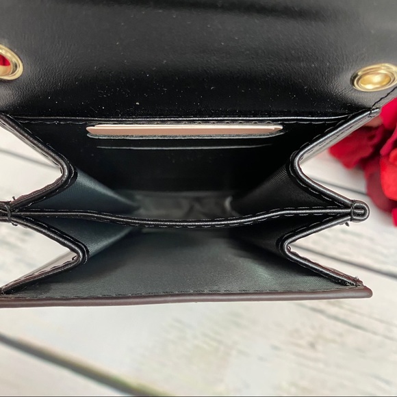 Multifunctional Vegan Leather Crossbody Purse - Picture 9 of 16